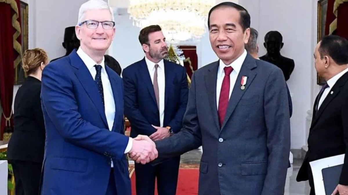 Tim Cook Kunjungi Indonesia Saat Penjualan iPhone Lesu, Investasi Apple Dibahas dengan Presiden Jokowi