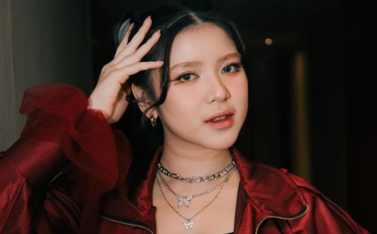 Dianggap Tak Bisa Bedakan Acara Formal dan Festival Musik, Tiara Andini Dikecam Netizen