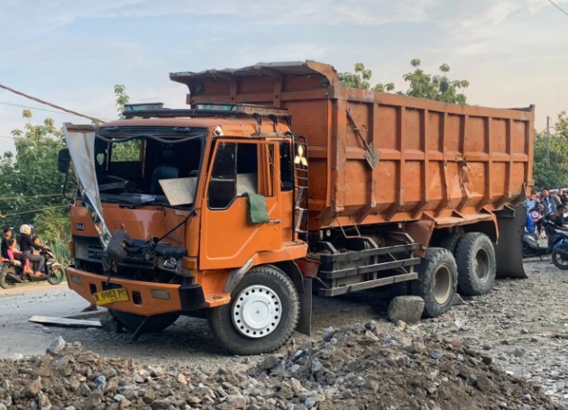 Sopir Truk Tronton Menyerahkan Diri ke Polres Bogor Usai Kecelakaan Maut