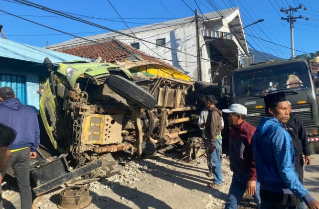 Kecelakaan Tunggal Terjadi di Jalan Sukabumi-Cianjur, Sopir Dilarikan ke RS