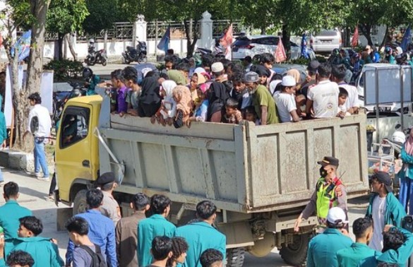 Pengungsi Rohingya Diusir Paksa Oleh Pendemo di Aceh