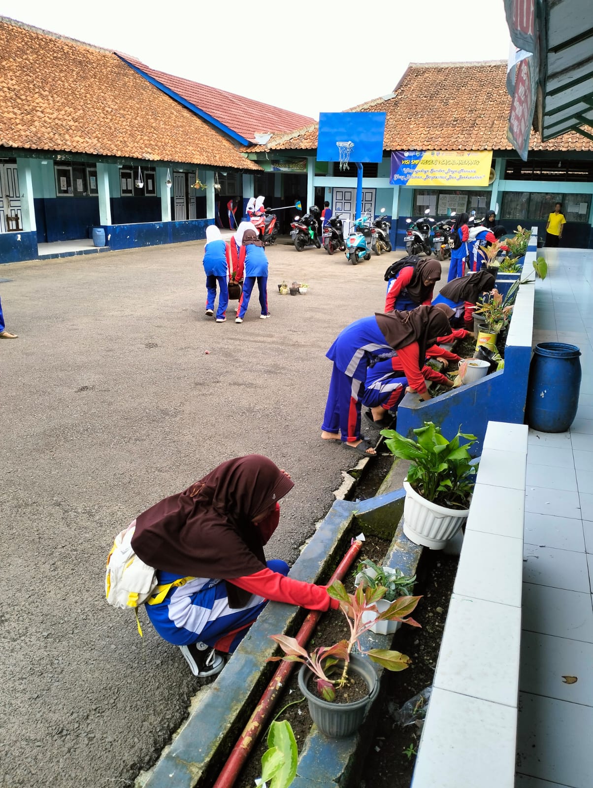 Laksanakan Arahan Pj Bupati Subang, Dinas Pendidikan dan Kebudayaan Sukseskan Program Jumat Bersih