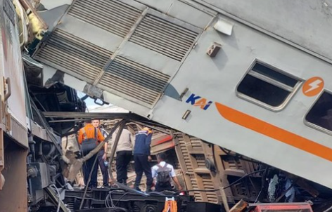 KAI dan KNKT Investigasi Penyebab Terjadinya Tabrakan KA Turangga VS KA Lokal Bandung Raya