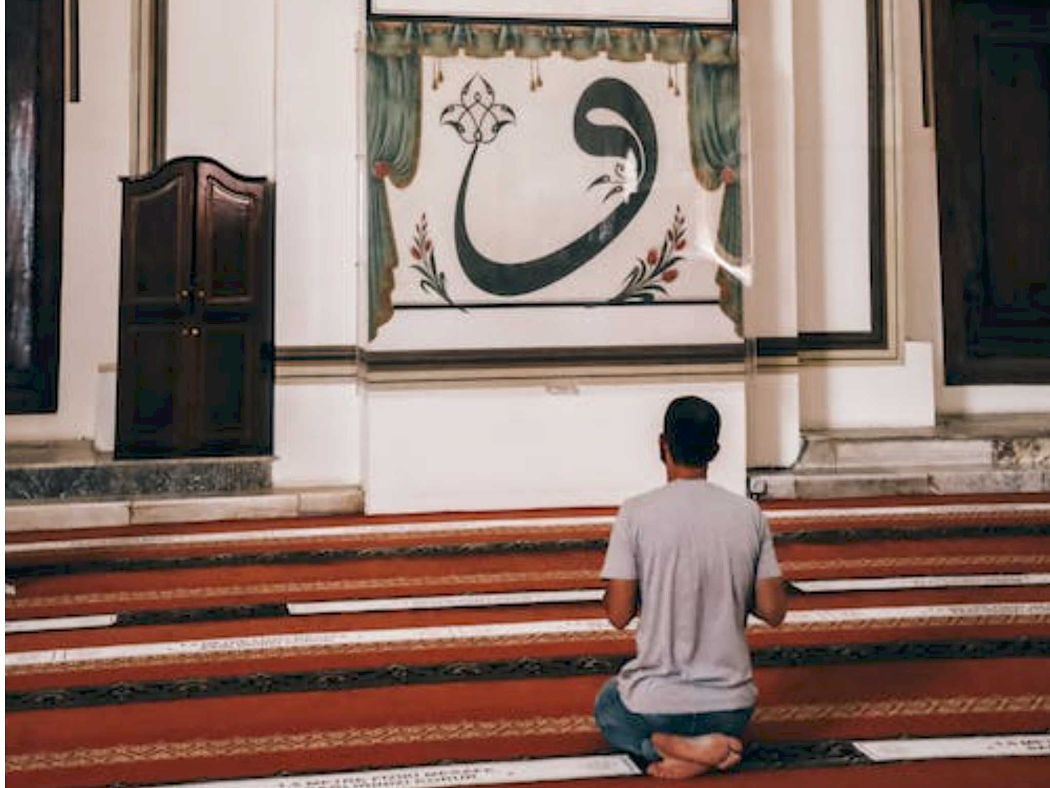 5 Amalan Khusus di Bulan Rajab, Perbanyak Istighfar