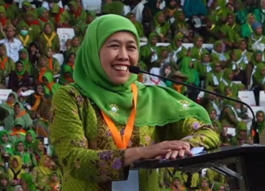 Khofifah Katakan 'Ke NU-an Saya Asli' di Depan Jamaah Muslimat NU GBK