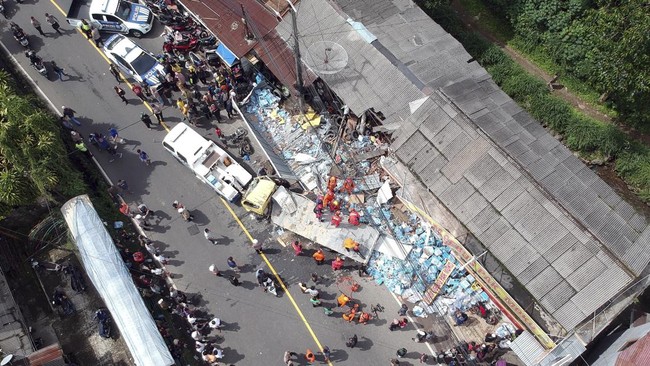 Kronologi Kecelakaan yang Libatkan 9 Kendaraan di Puncak Bogor