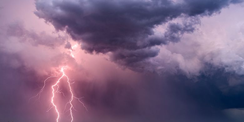 BMKG jelaskan Mengenai Fenomena Gulungan Awan-Petir di Sumedang