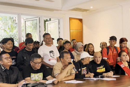 Ratusan Relawan Ganjar Mahfud Tuntut Pencoblosan Ulang
