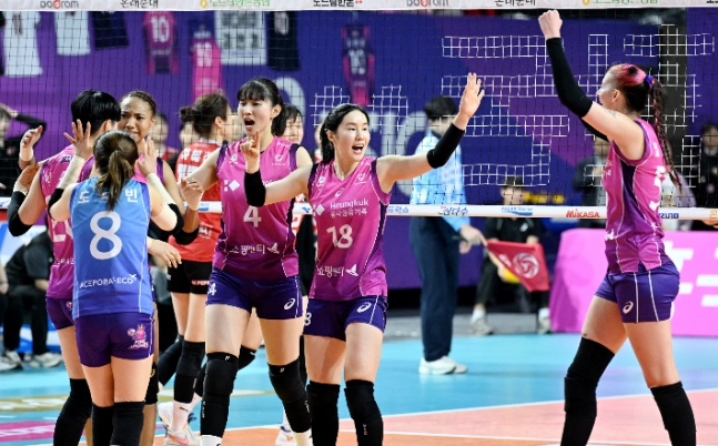 Pink Spiders Naik Ke Peringkat Pertama Geser Hillstate di Klasemen Liga Voli Korea