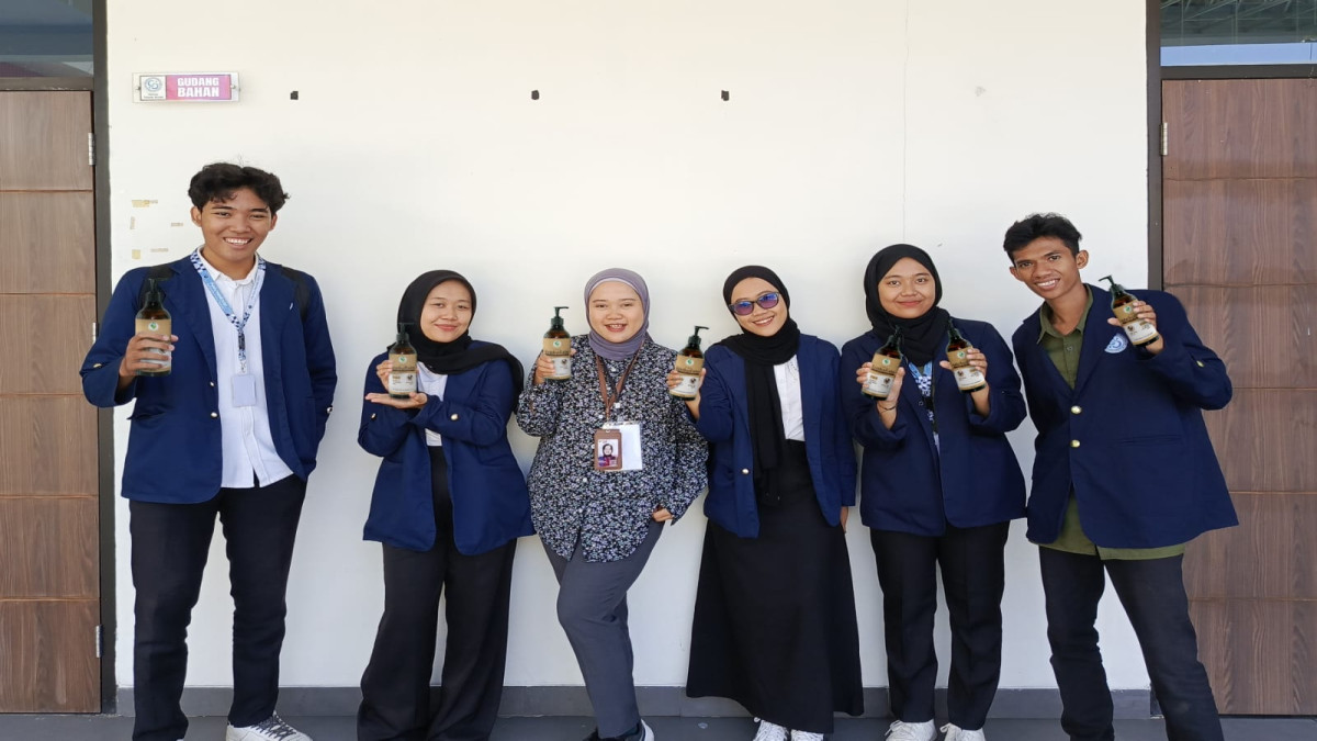 Sabun Lembut di Kulit dan Ramah Lingkungan, Inovasi Produk Lokal Racikan Mahasiswa POLSUB