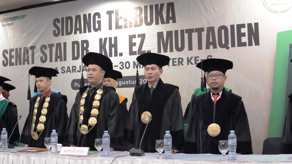 Mahasiswa "Angkatan COVID-19" STAI Muttaqien Purwakarta Diwisuda