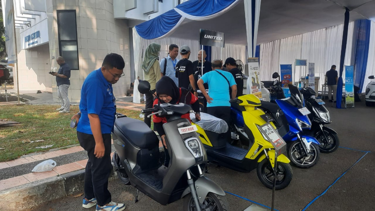 Bank bjb Subang Gelar Pameran Kendaraan Listrik di Parkiran Kantor Pemda