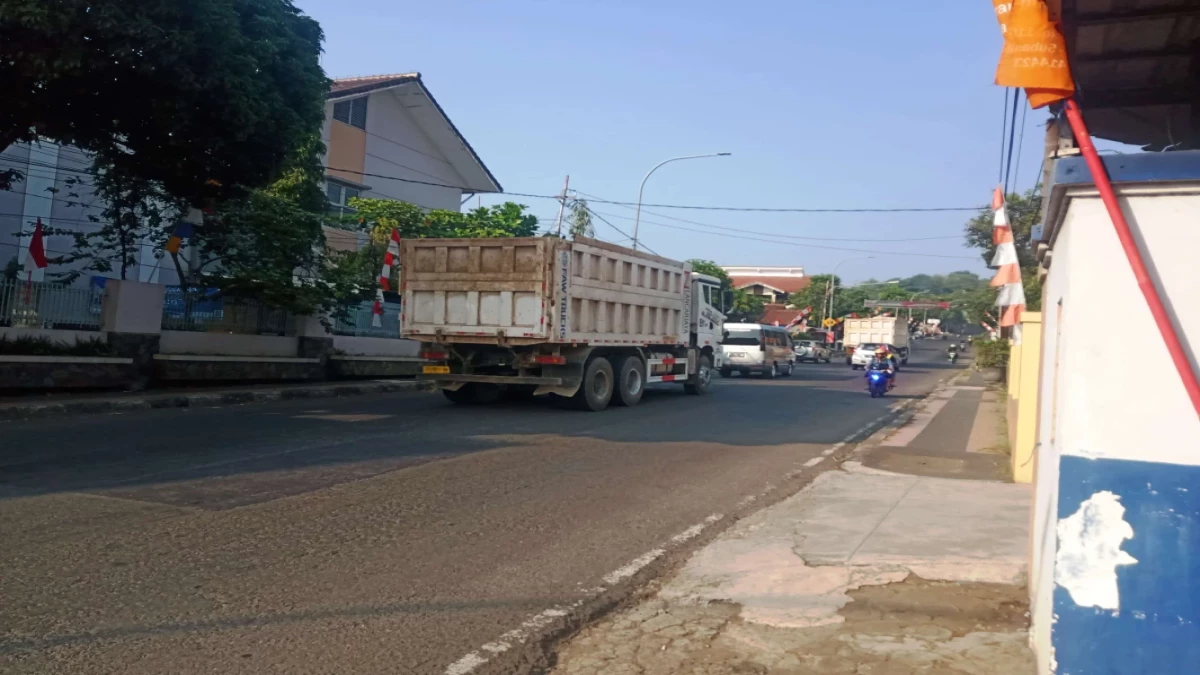 Menguji 'Taring' Perbup Pembatasan Operasional Kendaraan di Subang