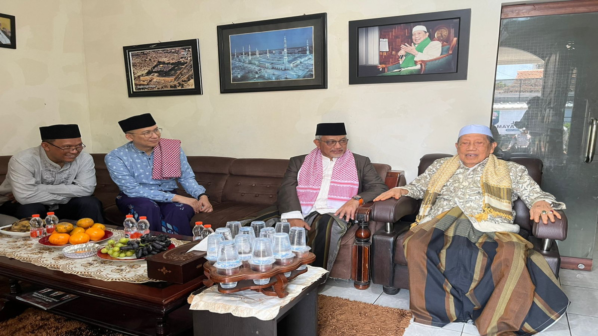 Sowan ke Tokoh Ulama Cianjur, Ahmad Syaikhu Dapat Doa dan Dukungan Menang Pilgub Jabar 2024