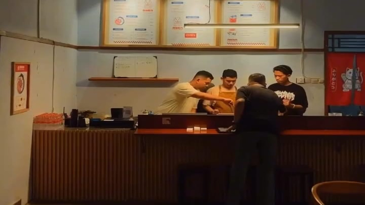 Makan Ramen di Kedai Mera Noodlebar Subang bisa Refill Noodle Satu Kali