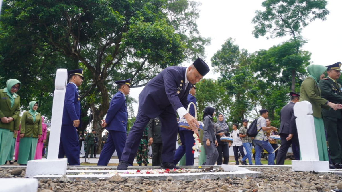 HUT ke-79 TNI di Subang, Upacara Ziarah Nasional di TMP Cidongkol