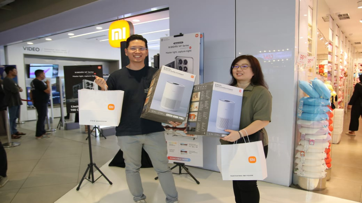 Ribuan Pelanggan Mengantre Sejak Pagi di Berbagai Xiaomi Store di Indonesia untuk Membeli Xiaomi 14T Series Saat Penjualan Perdana