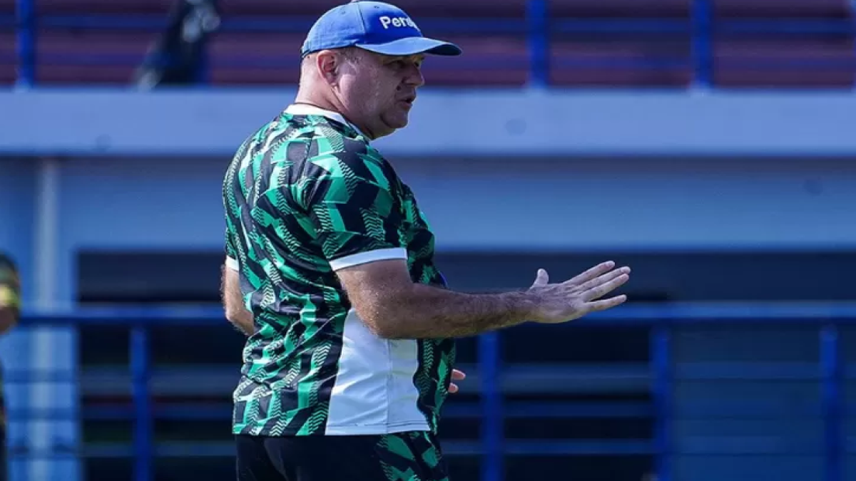 Bojan Hodak Siapkan Taktik Berbeda untuk Laga Persib vs Persebaya