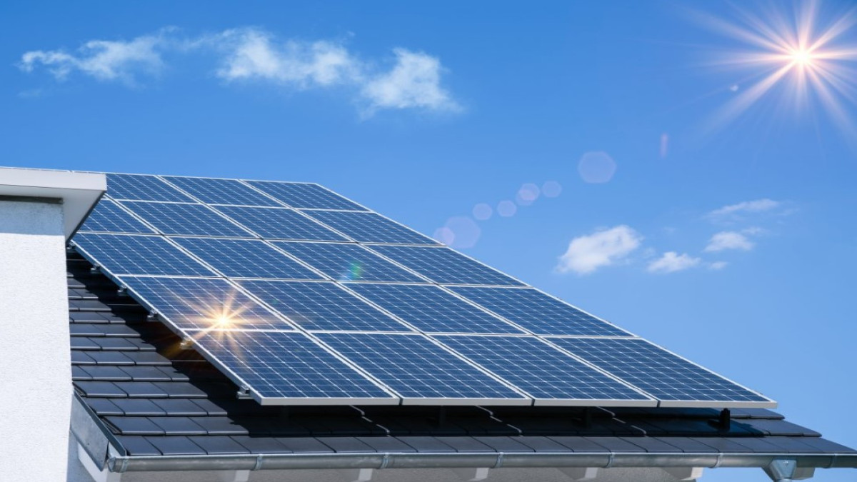 Bagaimana Cara Kerja Panel Surya Sehingga Dapat Menghasilkan Energi Listrik? Cek Cara Kerjanya Disini!