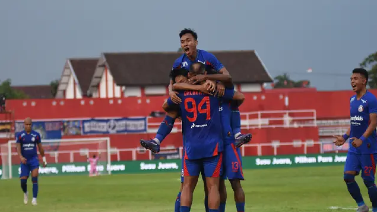 Arema FC Perlahan Perbaiki Posisi di Klasemen BRI Liga 1 2024/2025