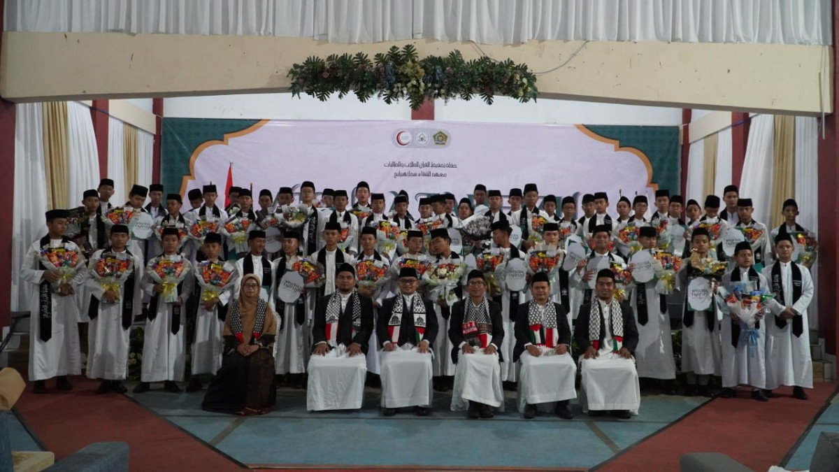 256 Santri Ponpes As-Syifa Sagalaherang Subang Diwisuda