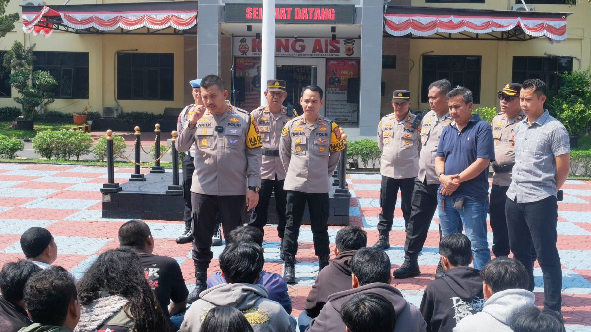 Nyalakan Flare, Kapolres Beri Teguran Suporter Persikas Subang