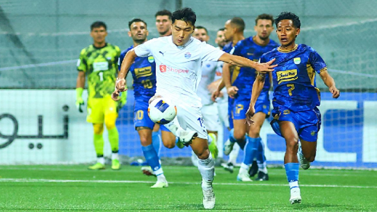 Persib Bandung  Epic Comeback! Raih Kemenangan Perdana di Liga Champions Asia 2 2024