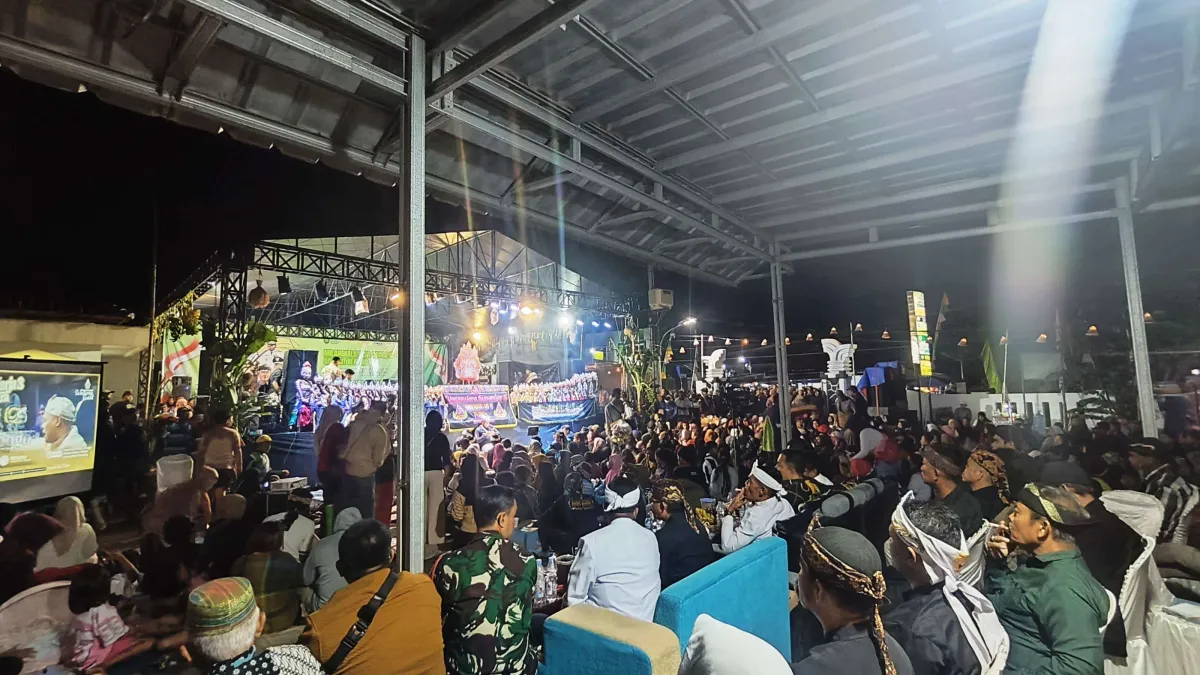 Wayang Golek Meriahkan HUT ke-124 Desa Cibogo, Kades Beri Apresiasi Rp 3 Juta untuk 9 RW Usai Karnaval