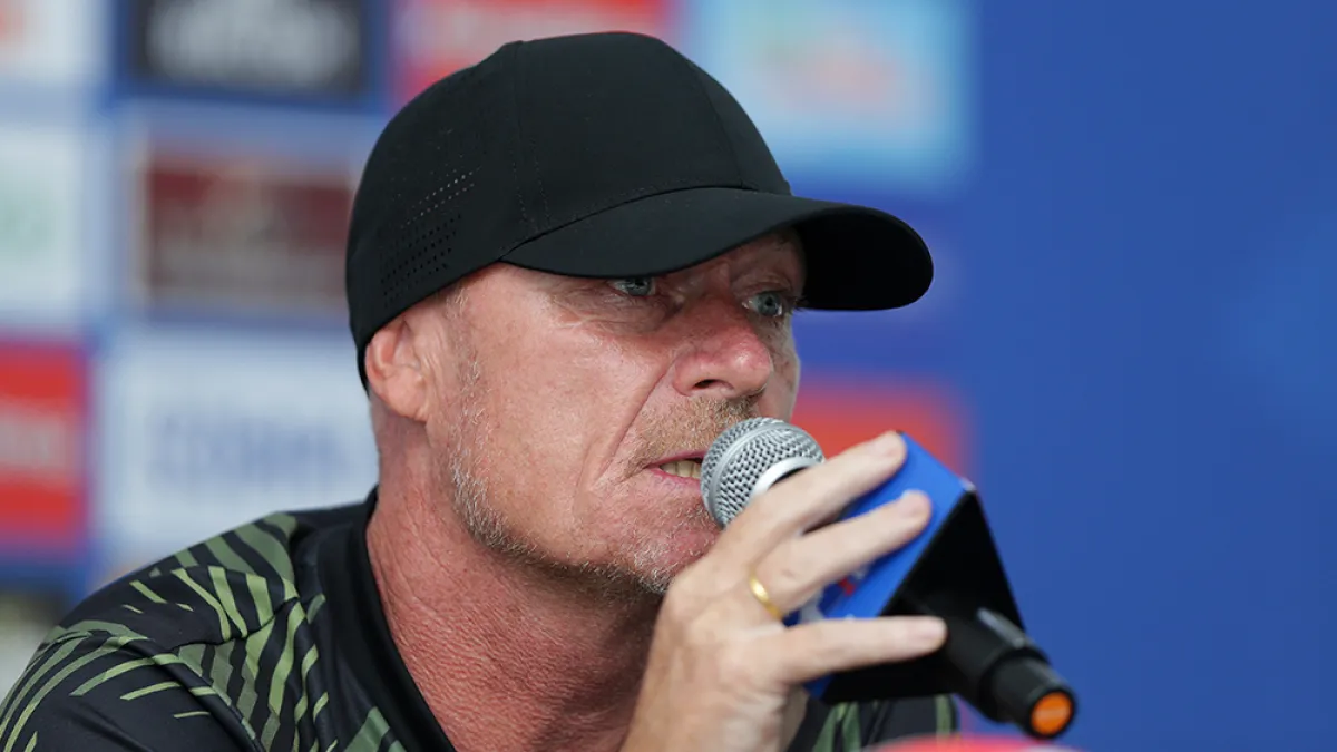 Persib Bandung vs Persis Solo: Peter de Roo Minta Pemain Percaya Diri Hadapi Pangeran Biru
