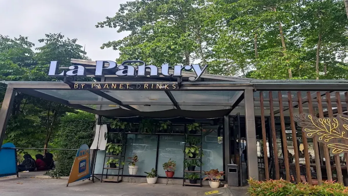 Rekomendasi Tempat Makan Siang di Bandung Barat: Pilihan Terbaik untuk Rasa & Panorama Alam