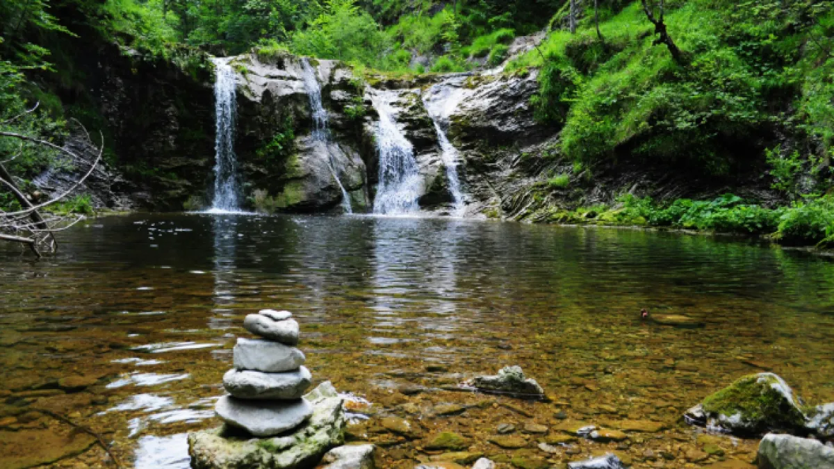 5 Tips Liburan ke Curug biar Tetap Aman, Nyaman, dan Pulang dengan Senyuman