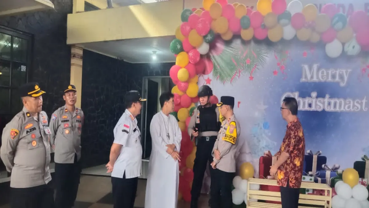 Polisi dan TNI Sterilkan Gereja di Pusakajaya Subang