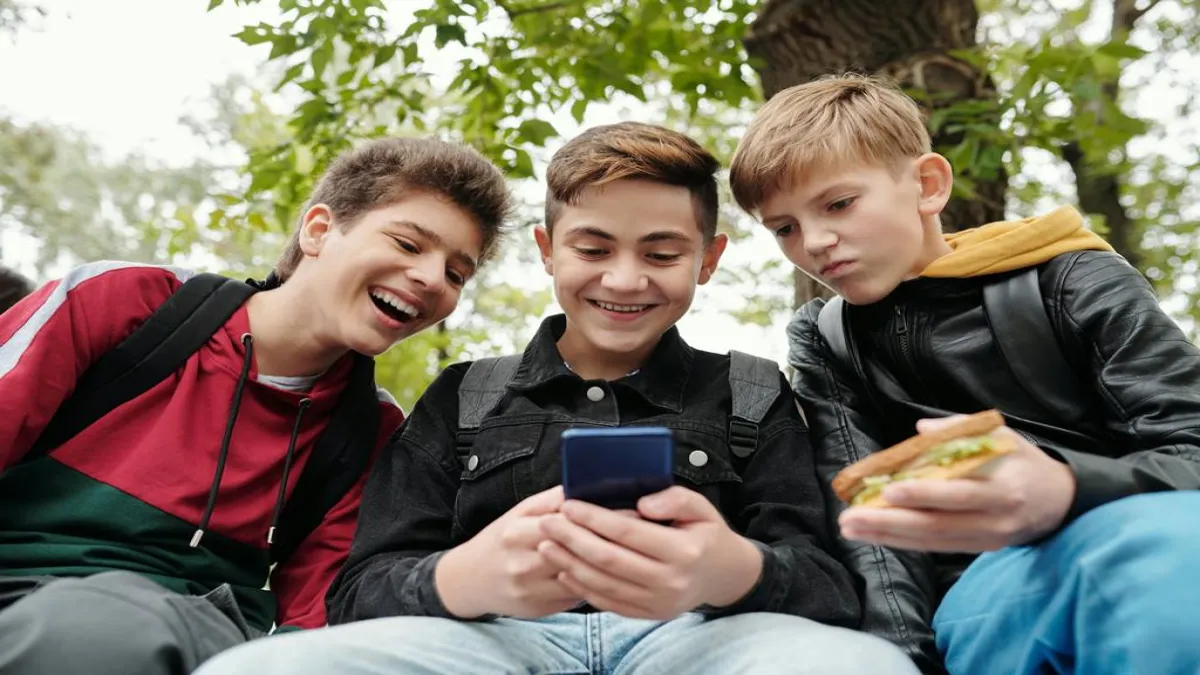 Brain Rot Mengikis Daya Kritis: Gen Z Dan Gen Alpha Rentan Terpengaruh Iklan Komersial?
