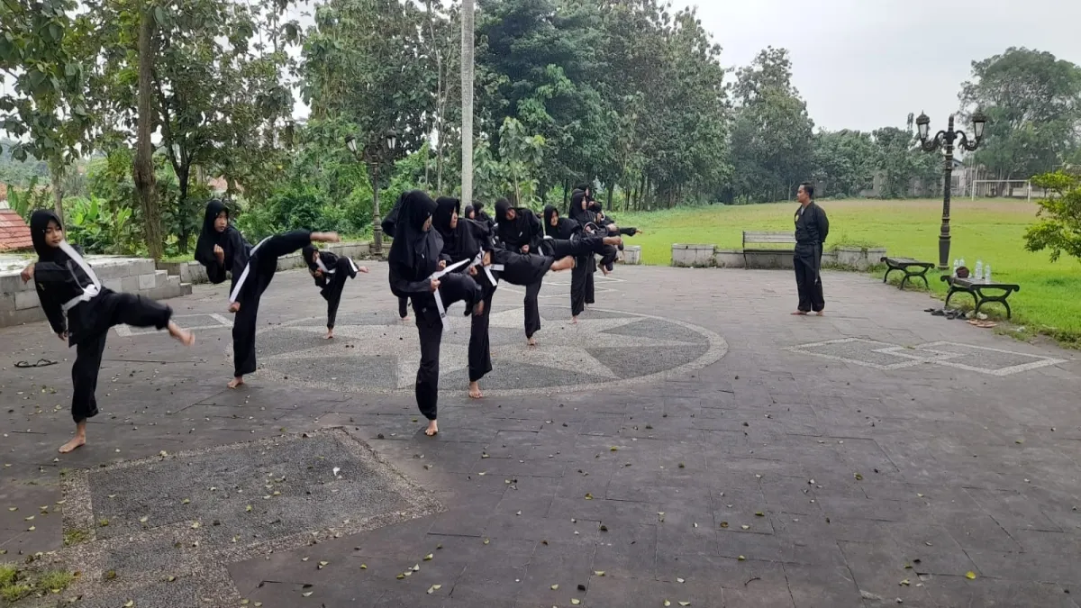 Lestarikan Budaya Leluhur, Dedi Lanjutkan Perguruan Silat Cikalong di Subang