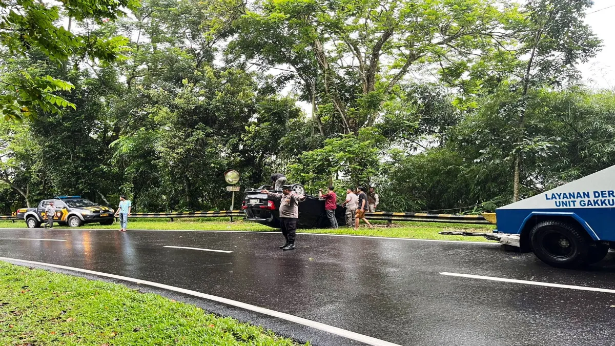 Cuaca Buruk, Kapolsek Plered Imbau Pengguna Jalan di Purwakarta Wasdapa dan Jaga Konsentrasi