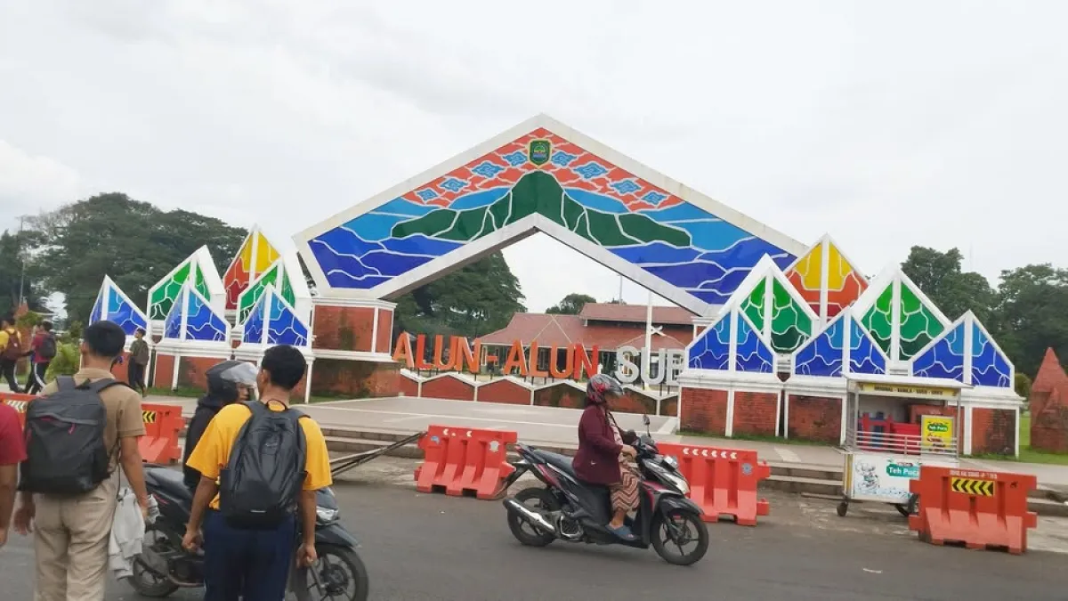 Alun-Alun Subang Masih Jadi Favorit Warga untuk Ngabuburit, Pedagang Ramai Jajakan Dagangan