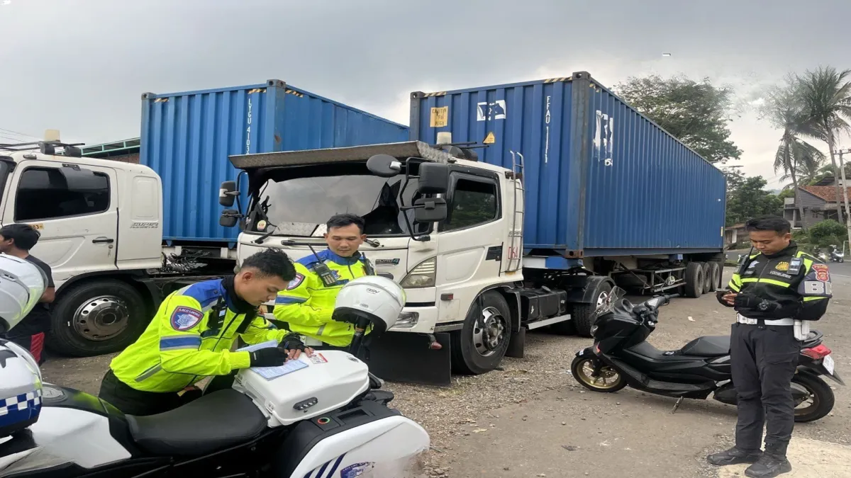 Polda Jabar Perketat Pengawasan Arus Mudik, 1.700 Truk Sumbu Tiga Ditilang