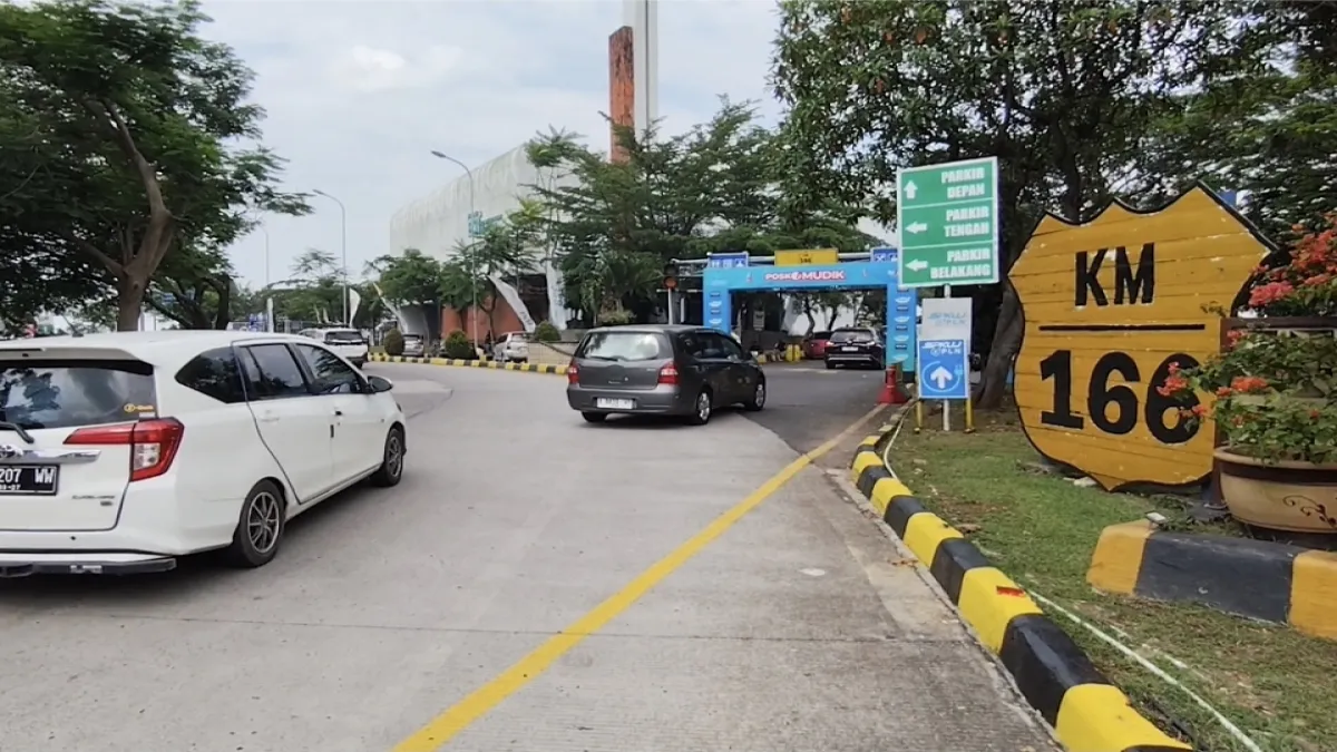 Lalu Lintas Tol Cipali KM 166 Ramai Lancar, Volume Kendaraan Terus Meningkat
