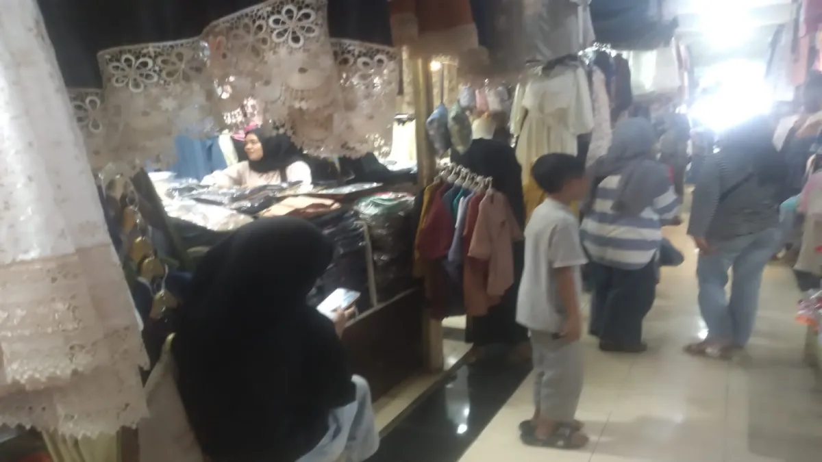 Jelang Lebaran 2026, Pedagang Pakaian di Pasar Tagog Padalarang Keluhkan Omzet Anjlok