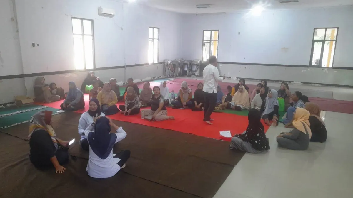 Pengambilan Bansos Tidak Boleh Diwakilkan, 176 KPM Baru di Subang Terima Kartu