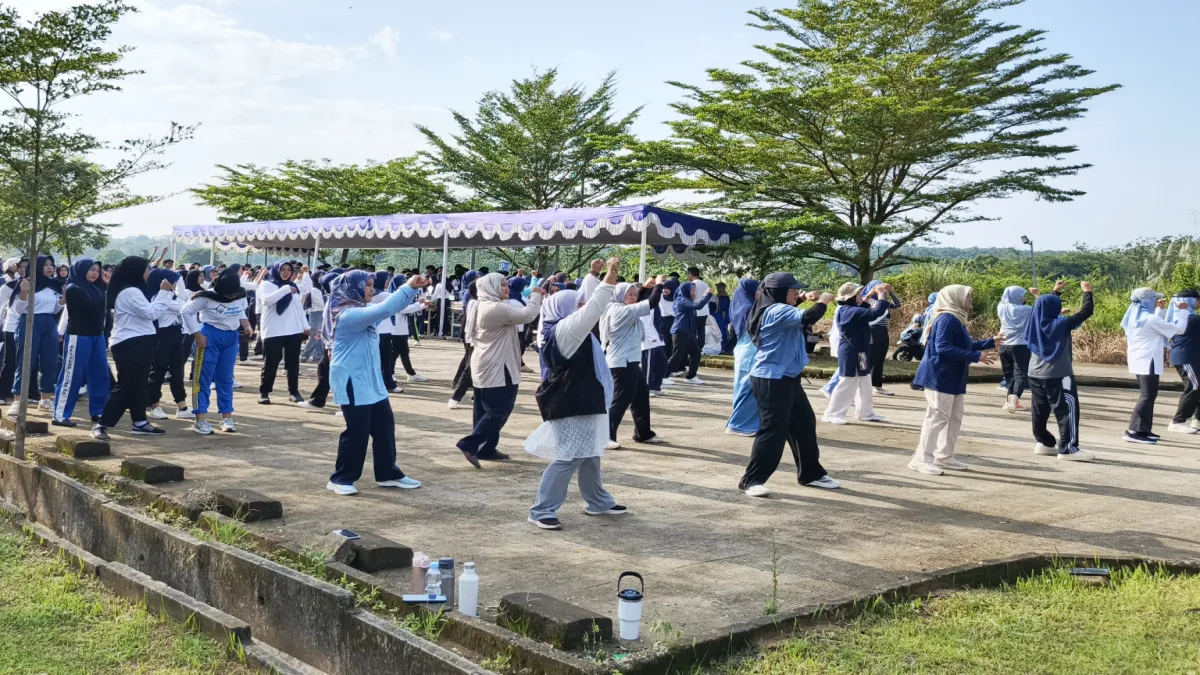 Dies Natalis ke-12 POLSUB Pecah! Senam Massal hingga Panggung Kreativitas Satukan Sivitas Akademika POLSUB