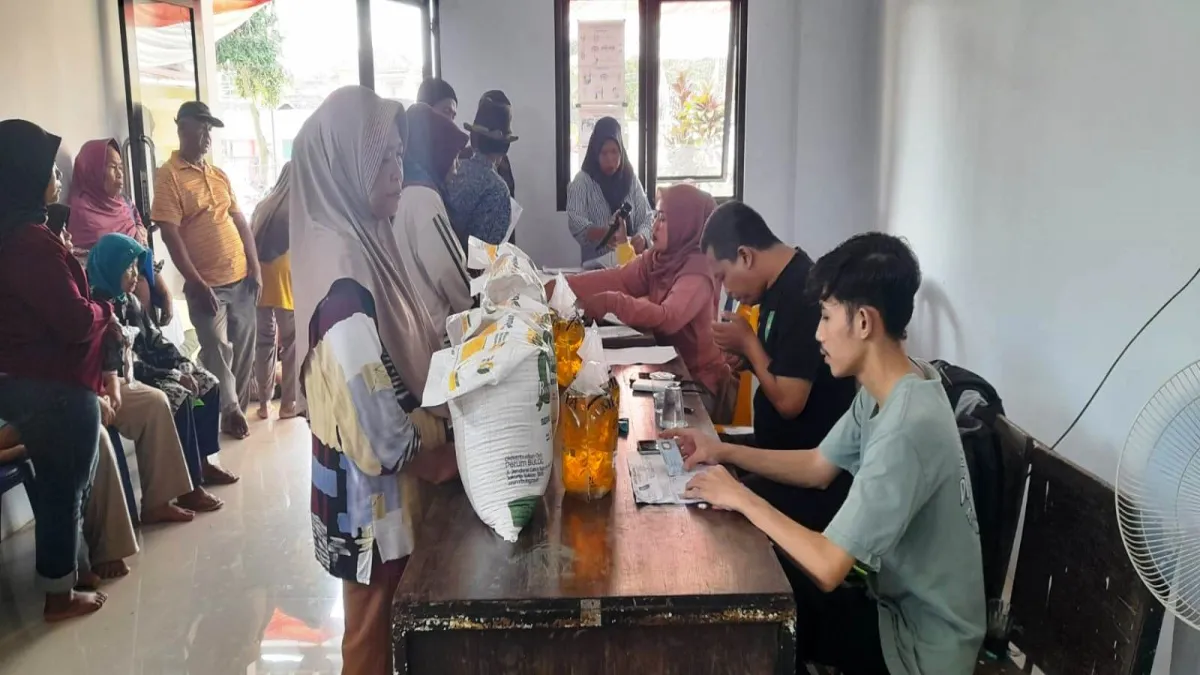 870 Warga Pangsor Pagaden Barat Subang Terima Bantuan Pangan