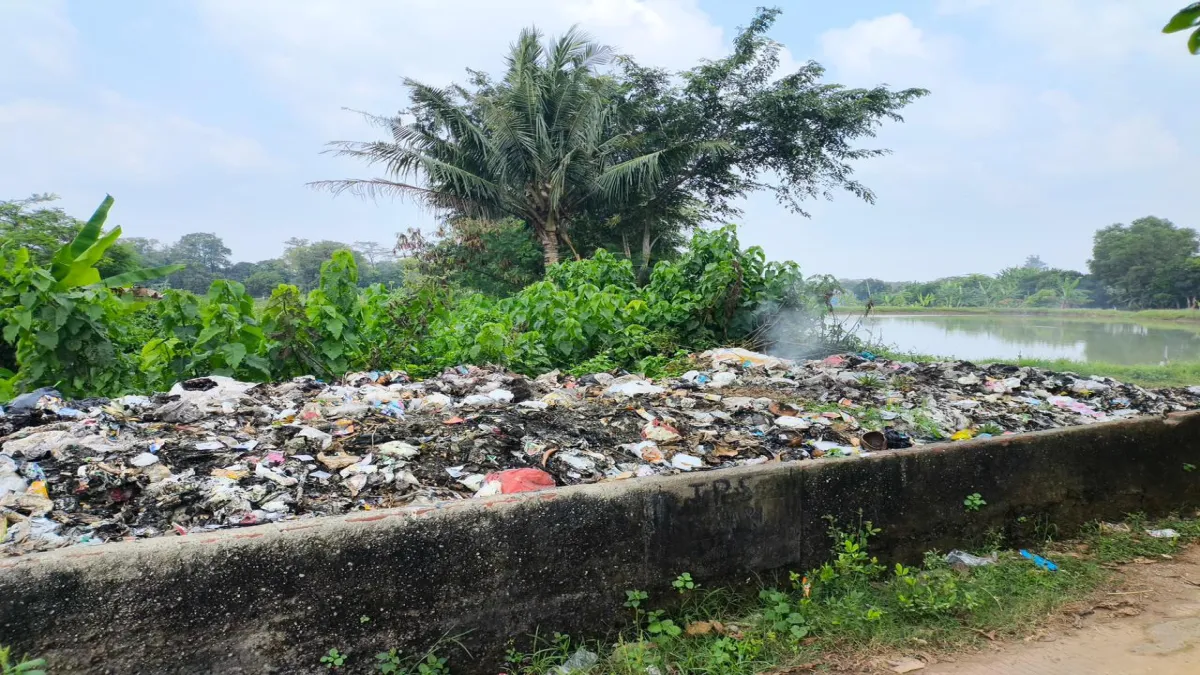 Warga Desa Pringkasap Subang Keluhkan Pengangkutan Sampah