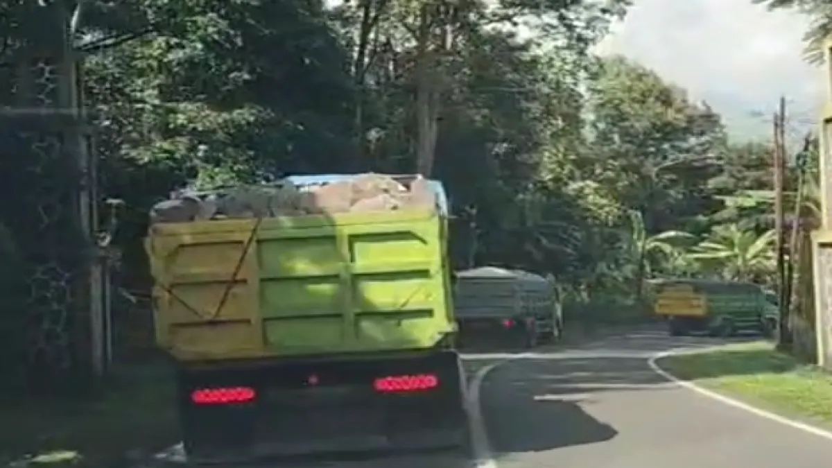 Jadi Ancam Infrastruktur Jalan Jalur Perbatasan Subang, Warga Tanjungsiang Keluhkan Truk Tambang dari Sumedang