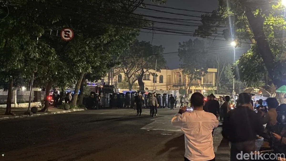 Kerusuhan Mayday 2026 Bandung, Pos Polisi Dibakar