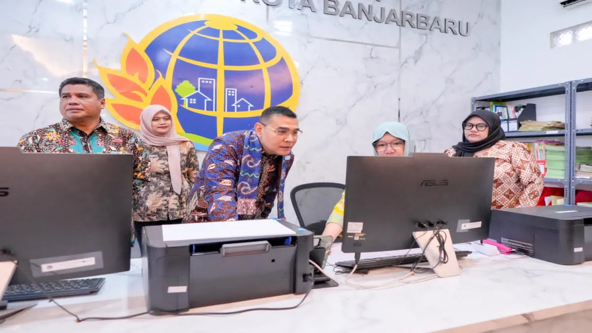 Tinjau PELATARAN di Kantah Kota Banjarbaru, Wamen Ossy: Hindari Masyarakat Menunggu Terlalu Lama di Loket