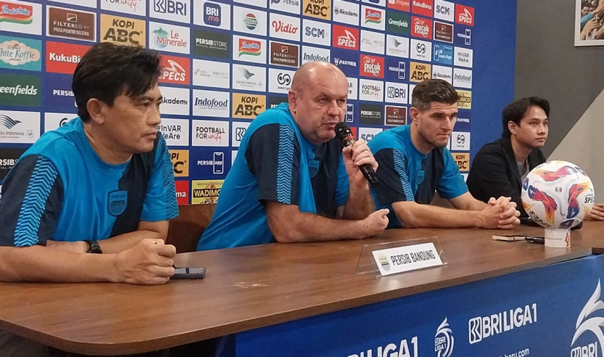 Bojan Hodak Optimistis Persib Bandung Bisa Lolos dari Grup F AFC Champions League 2 2024-2025