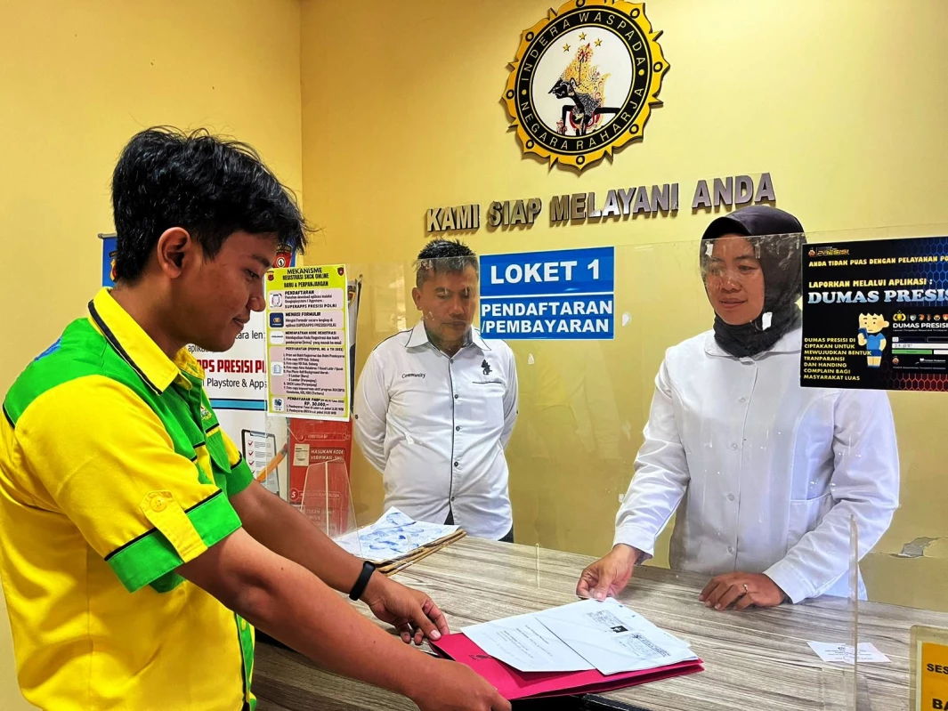 Kapolres Subang Tanda Tangan Langsung SKCK Bakal Calon Bupati