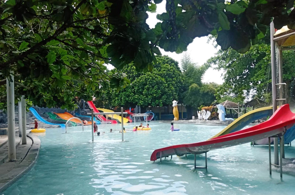 Kunjungan ke Planet Waterboom Subang Menurun