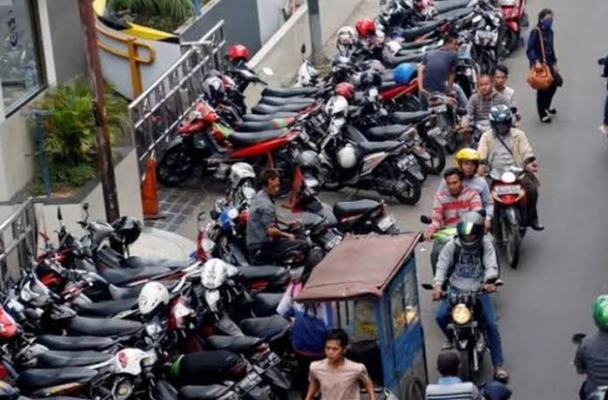 Cara Melaporkan Parkir Liar, Perda dan KUHP Sebagai Landasan Hukum untuk Penegakan Aturan Ini!